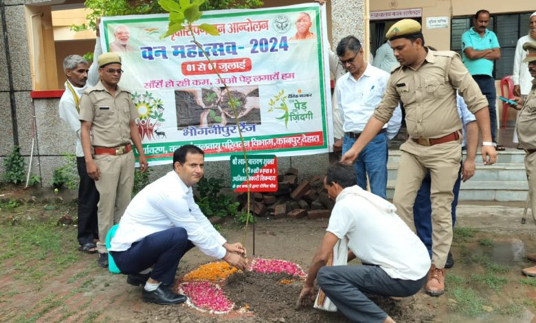 वन महोत्सव के षष्टम दिवस पर शासन के निर्देशानुसार हरितिमा संवर्धन हेतु जनपद में आयोजित किये गये विभिन्न कार्यक्रम* कानपुर देहात 06 जुलाई 2024 5 2f5cfc63 7271 4978 807b 5def1061290f 30