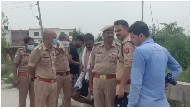कानपुर देहात में नहर में मिला एक अज्ञात महिला का नग्नावस्था में सड़ा गला शव,दुष्कर्म कर हत्या की आशंका 3 IMG 20240714 WA0032