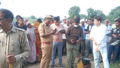 Photo of कानपुर देहात में अधेड़ ने फांसी लगाकर की आत्महत्या,पुलिस जांच पड़ताल में जुटी