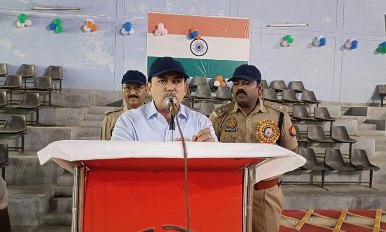 जिलाधिकारी ने 28वीं कानपुर जोन अन्तर्जनपदीय पुलिस महिला एवं पुरूष वेट लिफ्टिंग पावर लिफ्टिंग एवं योगा प्रतियोगिता का फीता काटकर किया शुभारंभ 7 IMG 20240726 WA0032
