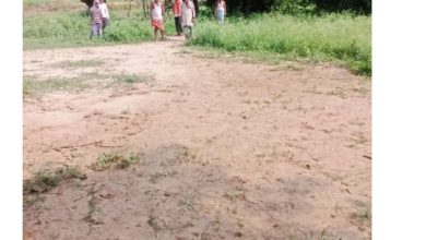 Photo of चकिया: अलीपुर भंगडा गांव में मनरेगा के तहत बड़े पैमाने पर भ्रष्टाचार,  मौके पर दर्जन भर मजदूर कर रहे काम, पर हाजिरी सैकड़ों के पार,  ग्रामीणों ने कहा डीसी मनरेगा व बीडीओ से शिकायत कर कराया जाएगा जांच….