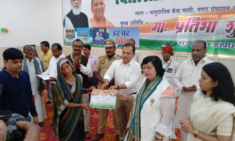 राज्यमंत्री ने सामुदायिक भवन ईको पार्क माती में किया ध्वजारोहण। 9 84fdb440 2ac9 47d4 8e48 39fa7f009b8e 17