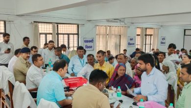 Photo of जिलाधिकारी व पुलिस अधीक्षक ने सम्पूर्ण समाधान दिवस पर सुनी लोगो की शिकायतें