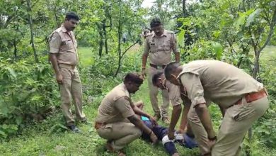 Photo of चकिया/नौगढ़: पुलिस व गैंगरेप के आरोपियों में मुठभेड़, जबाब में उतरी पुलिस दो को कर दी घायल, पैर में लगी गोली, रिवाल्वर छीनकर…..