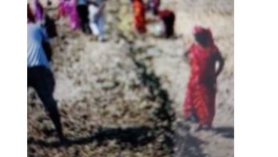 Photo of सकलडीहा: देख लीजिए DC साहब भोजापुर गांव में ग्राम प्रधान द्वारा मनरेगा के तहत बड़े पैमाने पर किया जा रहा है भ्रष्टाचार, एक ही फोटो को तोड़ मरोड़ कर कई दिन दी जा रही मनरेगा साइट पर हाजिरी…… ग्रामीण करेंगे DM साहब से शिकायत…..