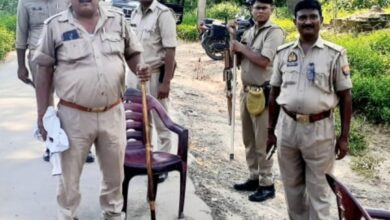 Photo of चकिया: वाह पुलिस वाले हों तो ऐसे, हर तरफ हो रही चर्चा, ड्यूटी के प्रति सचेत हैं सैदूपुर चौकी इंचार्ज परमानंद त्रिपाठी, पीएसी के जवानों के साथ सुबह 6:00 बजे से शाम के 7:00 बजे तक डटकर सुरक्षा व्यवस्था किए हैं कायम….. गांधीनगर लगाई गई है पुलिस जवानों की ड्यूटी, लतीफशाह जाने के लिए सैलानियों पर लगी है रोक…..