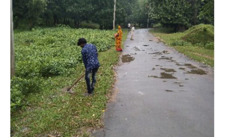 शहाबगंज: वनभीषमपुर गांव में मनरेगा के तहत बड़े पैमाने पर भ्रष्टाचार, मौके पर मजदूर की संख्या मात्र 1, कागजों में 63 कर रहे काम.....एक ही फोटो को तोड़ मरोड़ कर कई दिन दी जा रही मनरेगा साइट पर हाजिरी......ग्रामीणों का आरोप सेक्रेटरी साहब भी लेंते हैं हिस्सा..... 3 Screenshot 20240927 152353 Chrome 2