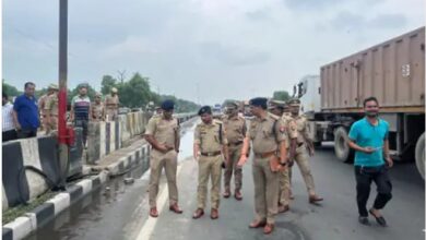Photo of कानपुर : हाइवे पर मिली महिला की सिर कटी न्यूड लाश,रेप या गैंगरेप कर हत्या की आशंका