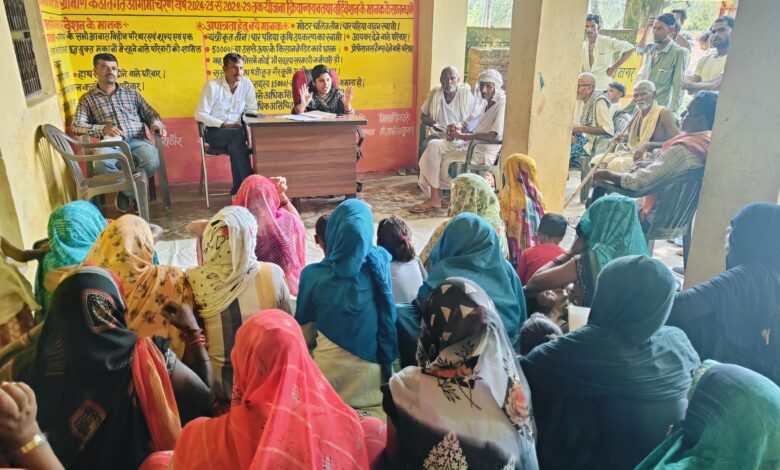 अमरौधा विकासखंड के कृपालपुर में ग्रामीणों की खुली बैठक आयोजित,आवास पर की गई चर्चा 1 photo 21