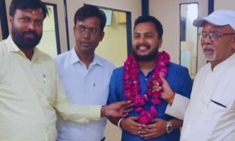 उप शाखा प्रबंधक की विदाई समारोह का हुआ आयोजन,दी गई भावभीनी विदाई 3 photo 41