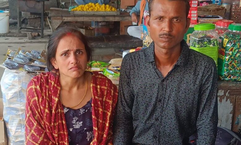 बाइक सवार अज्ञात लुटेरों ने महिला के साथ दिन दहाड़े की लूट 3 photo 8 1 11