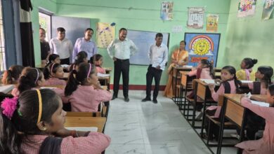 Photo of कस्तूरबा गांधी बालिका विद्यालय के निर्माण कार्य में लापरवाही पर मंडलायुक्त नाराज