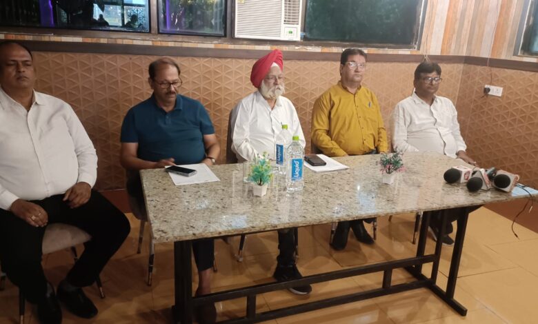 रनियां उद्योगी बिजली समस्या से परेशान, मुख्यमंत्री से मिलने की मांग 1 photo 25 1 2
