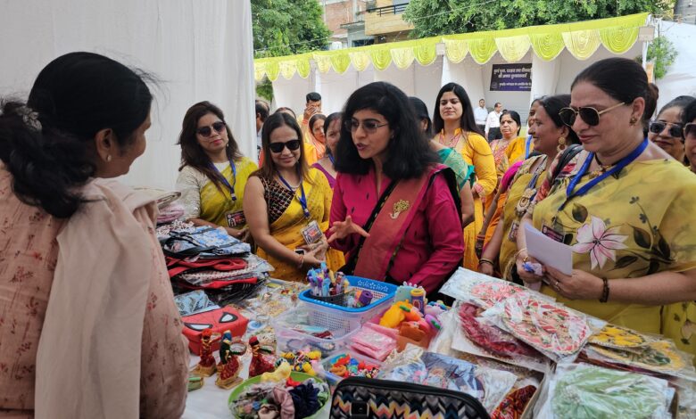 शिवाजी नगर में डांडिया की धुन में गूंजा महिला सशक्तिकरण का नारा 7 photo 5 1 3