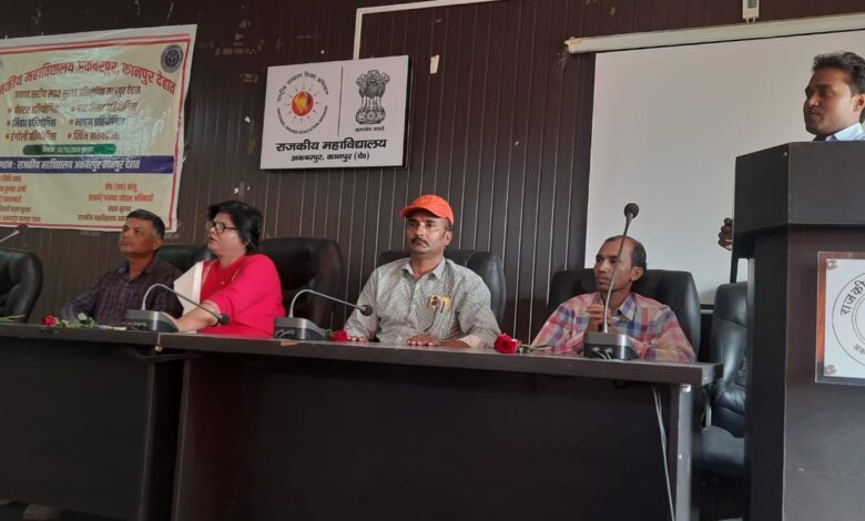 पुखरायां महाविद्यालय की छात्राओं ने लहराया सड़क सुरक्षा का परचम 3 1 3