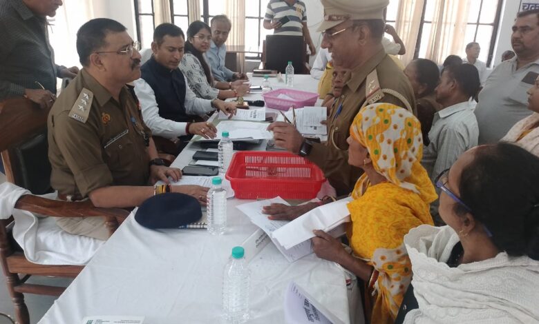 भोगनीपुर तहसील में उपजिलाधिकारी तथा क्षेत्राधिकारी ने सुनीं जनसमस्याएं,निस्तारण के दिए गए निर्देश 3 IMG 20241116 WA0094