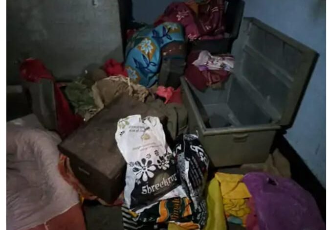 चोरों ने बंद घर को निशाना बनाकर लाखों का सामान किया पार 3 IMG 20250105 WA0063