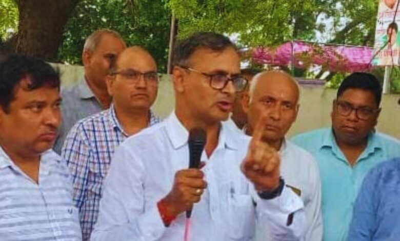 आठवें वेतन आयोग की घोषणा से शिक्षकों में खुशी की लहर, फिटमेंट फैक्टर पर चर्चा तेज 3 VK
