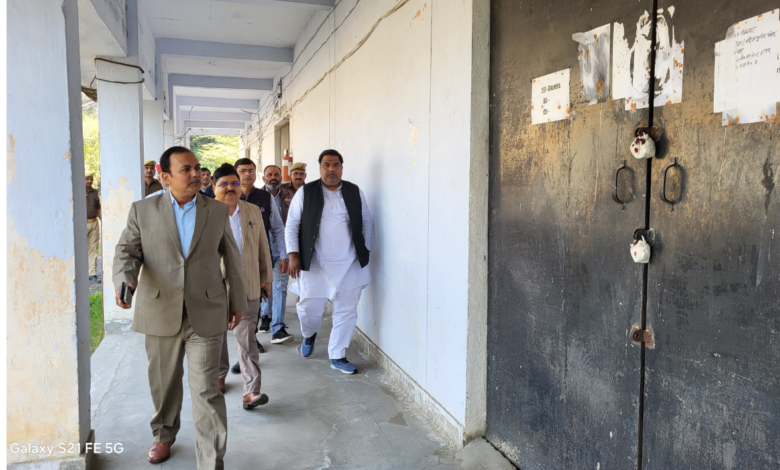 जिलाधिकारी ने ईवीएम वेयरहाउस की सीसीटीवी व्यवस्था, साफ सफाई, रखरखाव का किया अवलोकन 1 png 5 1