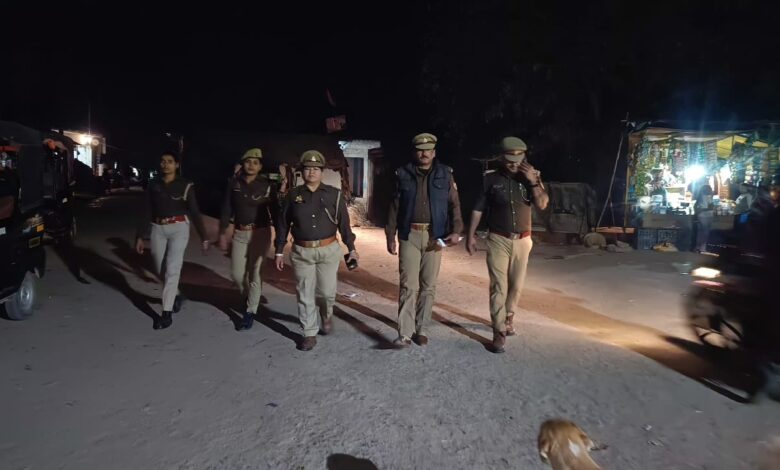 कानून व्यवस्था के दृष्टिगत थाना देवराहट पुलिस ने पैदल गस्त कर कराया सुरक्षा का अहसास 3 IMG 20250217 WA0120