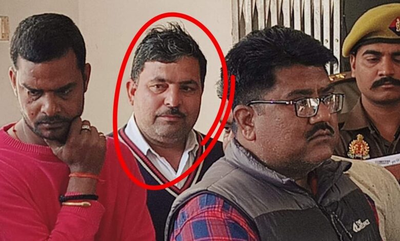 जिलाधिकारी जितेन्द्र प्रताप का सख्त रुख, गुटखा खाकर आने वाले पर लगाया जुर्माना 3 photo 1 1 9