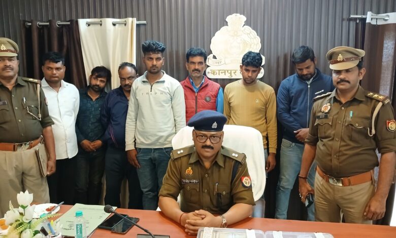 कानपुर देहात में जुए के अड्डे पर पुलिस की बड़ी रेड, 7 गिरफ्तार, लाखों की नकदी जब्त 3 photo 2 1 6