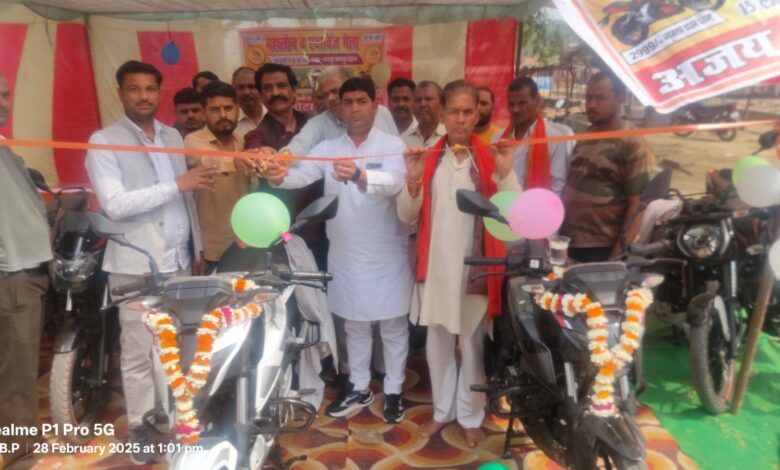 रनियां: भाऊपुर में नई पल्सर एनएस 160 की धमाकेदार लॉन्चिंग, पूर्व प्रधान टिंकू चौहान ने काटा फीता 1 photo 21 1 1