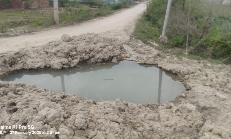 रनियां: खानचंद्रपुर में पेयजल संकट, पाइपलाइन लीकेज से बर्बाद हो रहा पानी 1 photo 22