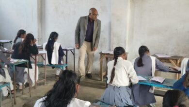 Photo of जिलाधिकारी ने यूपी बोर्ड परीक्षा केंद्र का किया औचक निरीक्षण, पाई गई कई खामियां
