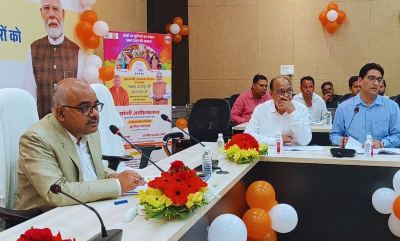 कानपुर में गेहूं खरीद: किसानों ने MSP को लेकर जताई चिंता, बिचौलियों पर सख्त कार्रवाई का आश्वासन 3 dm 6