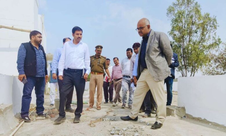 घाटमपुर ITI में निर्माण कार्य में खामियां: जिलाधिकारी जितेंद्र प्रताप सिंह का औचक निरीक्षण, कार्रवाई के निर्देश 1 dm nagar