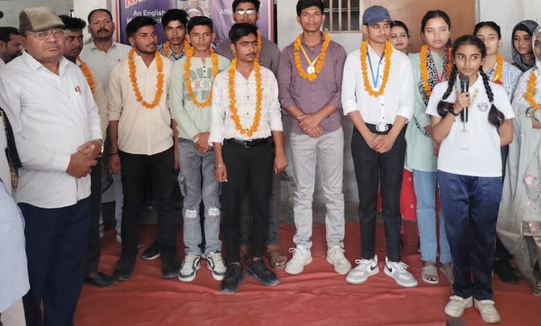 विद्या संजीवन कोचिंग का दबदबा, यूपी बोर्ड में छाए हलधरपुर के मेधावी 3 IMG 20250426 WA0025