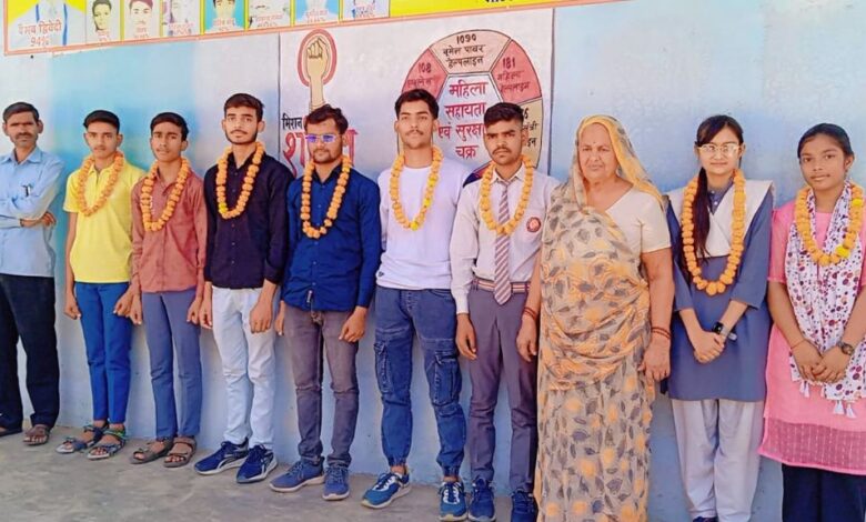 सीएलडी इंटर कॉलेज के छात्र छात्राओं ने यूपी बोर्ड परीक्षा में लहराया परचम 3 IMG 20250426 205802