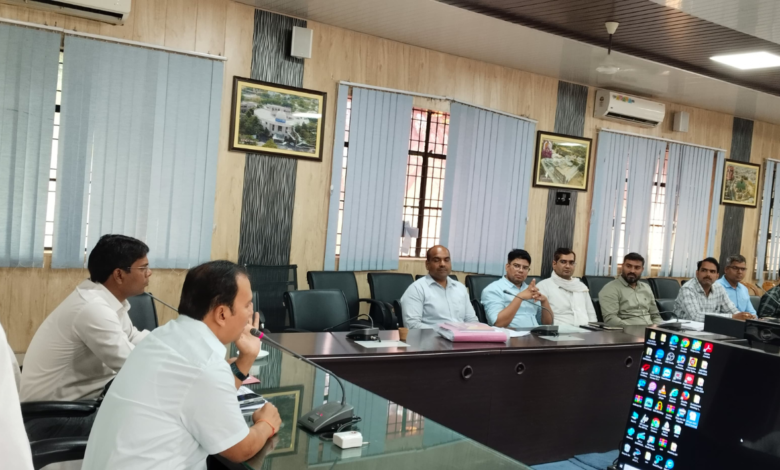 मुख्यमंत्री युवा उद्यमी विकास अभियान योजना में लापरवाही पर जिलाधिकारी ने जताई नाराजगी, बैंकर्स को दिए कड़े निर्देश 3 देहात में अधिवक्ताओं की भर्ती हेतु साक्षात्कार 19 अप्रैल से होगा प्रारंम्भ 1