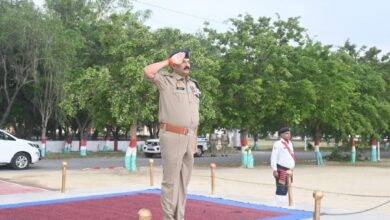 Photo of कानपुर देहात: एसपी अरविन्द मिश्र ने परखी पुलिस की तैयारी, रिजर्व पुलिस लाइन में ली परेड सलामी