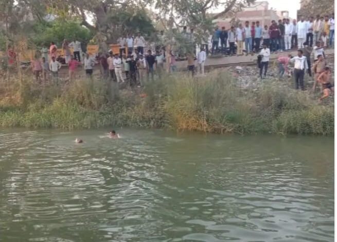 झींझक में युवक को बचाने के प्रयास में चौकी प्रभारी ने नहर में लगा दी छलांग,युवक की नहीं बच सकी जान 1 IMG 20250508 WA0003