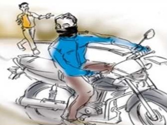 चकिया: काली जी मंदिर परिसर से गुम हुई बाइक, शादी समारोह में शामिल होने आए थे बिहार प्रांत से..... पुलिस को दी है लिखित सूचना, चोरों तक जल्द पहुंचेगी पुलिस...... 3 JaunpurNews शौच करने गये व्यक्ति की बाइक चोरी NayaSaveraNetwork