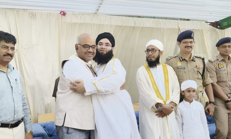 जिलाधिकारी ने दी बकरीद की मुबारकबाद, ईदगाह के अंदर ही अदा की गई नमाज 1 IMG 20250607 094636