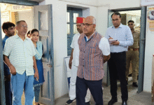 Photo of जिलाधिकारी ने नगरी प्राथमिक स्वास्थ्य केंद्र कैंट का किया औचक निरीक्षण, स्वास्थ्य सेवाओं में सुधार हेतु दिए आवश्यक दिशा-निर्देश