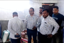 Photo of “मुन्ना समोसा” प्रतिष्ठान पर खाद्य सुरक्षा दल का छापा, स्वच्छता उल्लंघन पर बंद करने के निर्देश