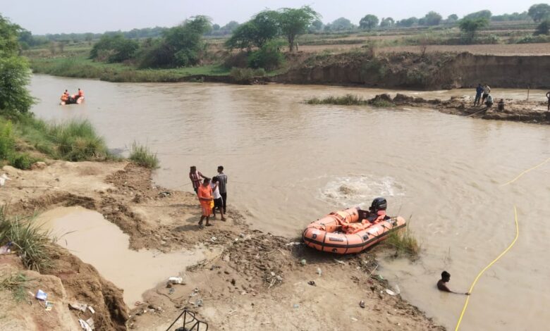 सेंगुर नदी में डूबे दीपक का शव चौथे दिन भी नहीं मिला, NDRF का सर्च ऑपरेशन जारी 5 WhatsApp Image 2025 06 25 at 16.44.15 e7540167