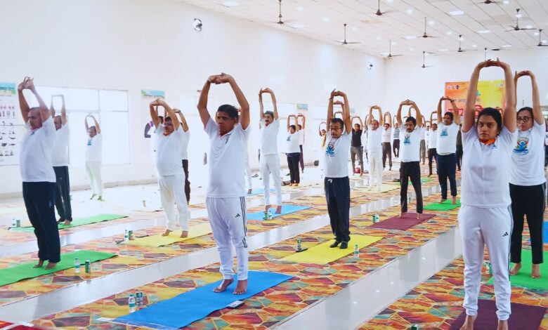 कानपुर देहात में 'योग संगम' के साथ 11वां अंतर्राष्ट्रीय योग दिवस उत्साहपूर्वक मनाया गया 1 laxmi