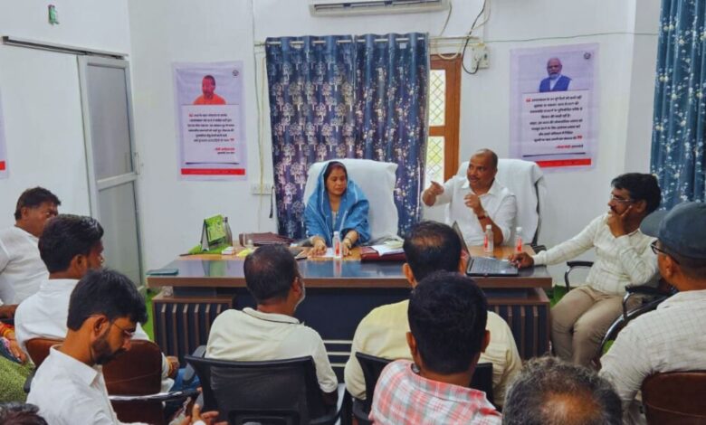 पुखरायां में "संविधान हत्या दिवस" के रूप में मनाई गई आपातकाल की 50वीं बरसी: पालिकाध्यक्ष पूनम दिवाकर ने बताया लोकतंत्र पर 'काला धब्बा' 1 photo 14 1 1