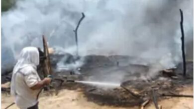 Photo of झोपडी में लगी आग,गृहस्थी का सामान व भूसा जलकर राख
