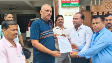 Photo of स्कूल मर्जिंग योजना के विरोध में यूटा ने विधायक को सौंपा ज्ञापन