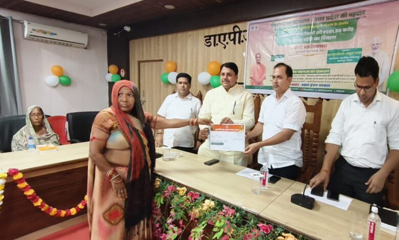 कानपुर देहात में 403 परिवारों को ₹19.51 करोड़ की 'कृषक दुर्घटना' सहायता 3 photo 18