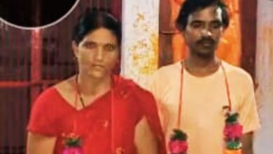 Photo of पति की सहमति से पत्नी ने प्रेमी संग रचाई शादी, 12 साल का बेटा भी मां के साथ गया