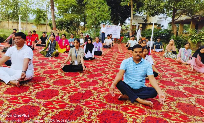 पुखरायां में 11वें अंतर्राष्ट्रीय योग दिवस का भव्य आयोजन 1 rsgu
