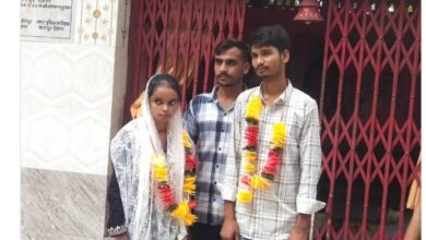 Photo of थाने के मंदिर में प्रेमी जोड़े ने रचाई शादी