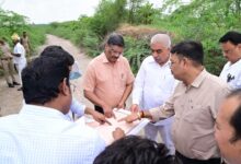 Photo of कानपुर देहात में औद्योगिक विकास को मिली रफ्तार: मंत्री राकेश सचान ने टेक्सटाइल मशीन पार्क की भूमि का किया निरीक्षण, हजारों नौकरियों की उम्मीद!